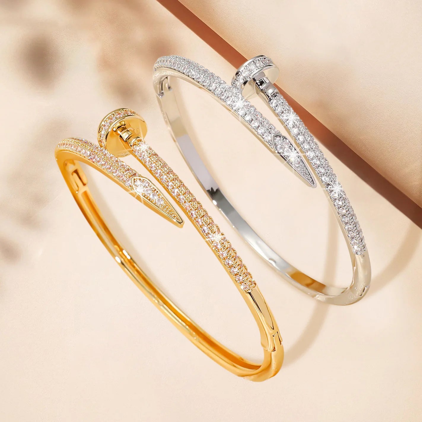 Pulseira Ajustável Nail Luxo com Zircônias