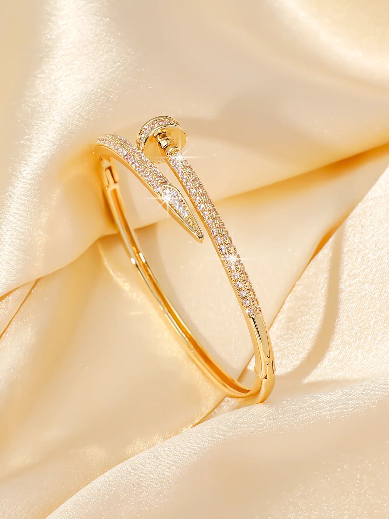 Pulseira Ajustável Nail Luxo com Zircônias