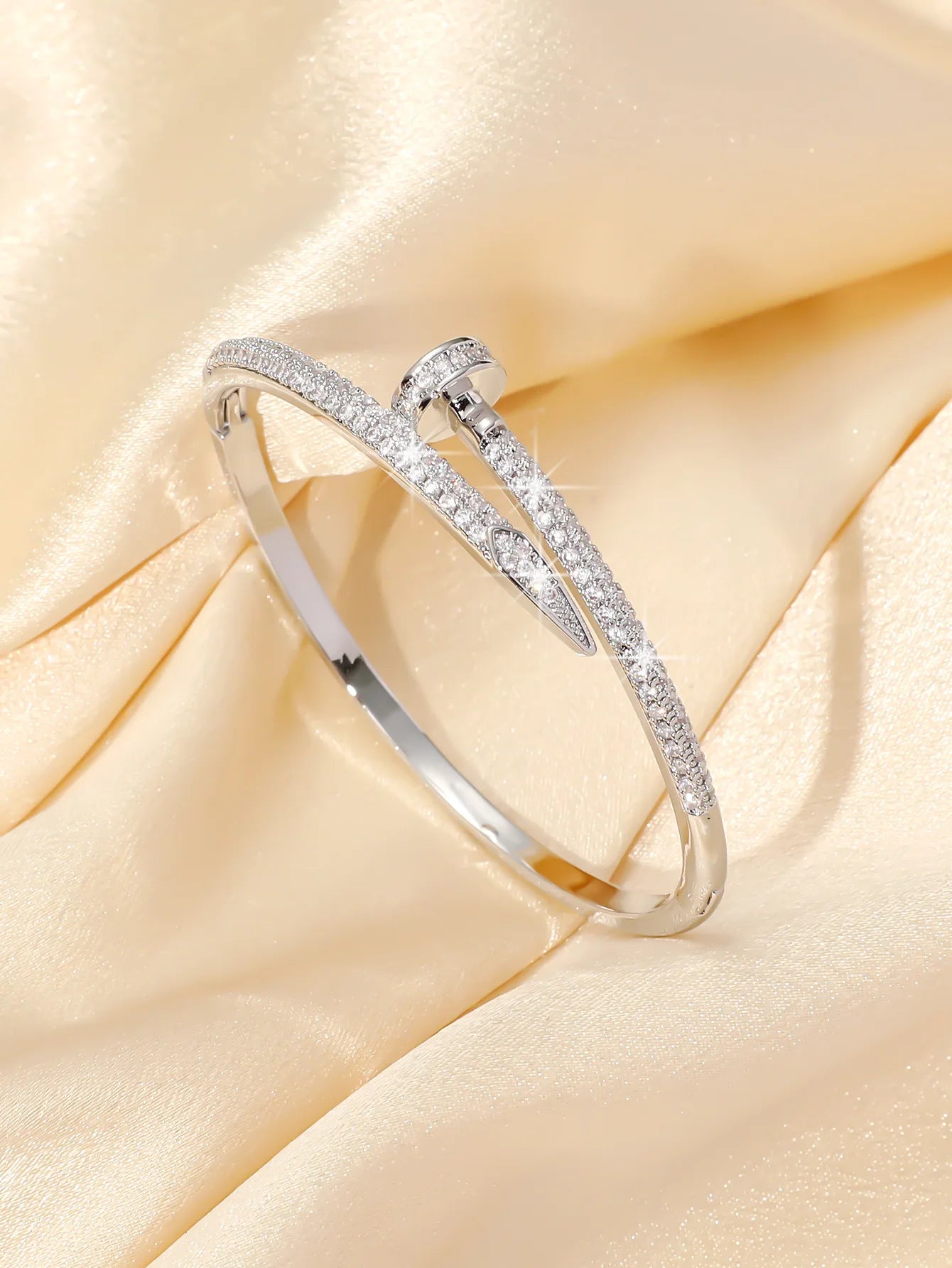 Pulseira Ajustável Nail Luxo com Zircônias