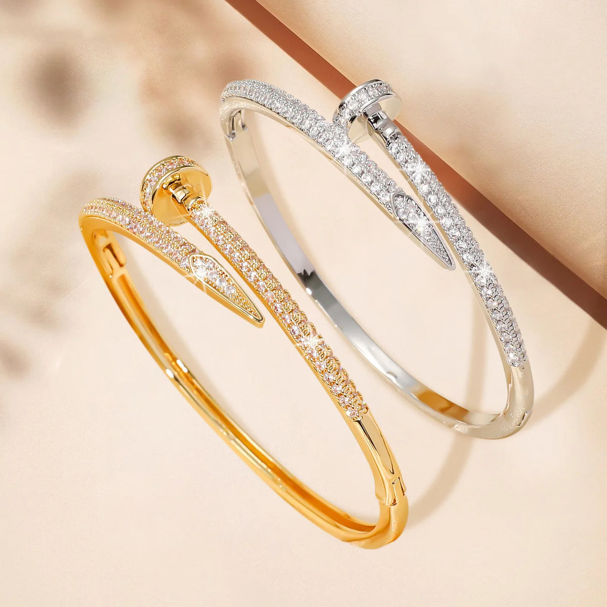 Pulseira Ajustável Nail Luxo com Zircônias