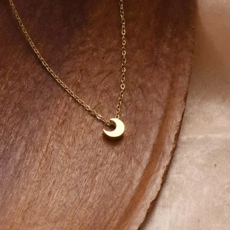 Colar Pingente de Lua Crescente em Aço Inoxidável À Prova d'Água e Hipoalergênico